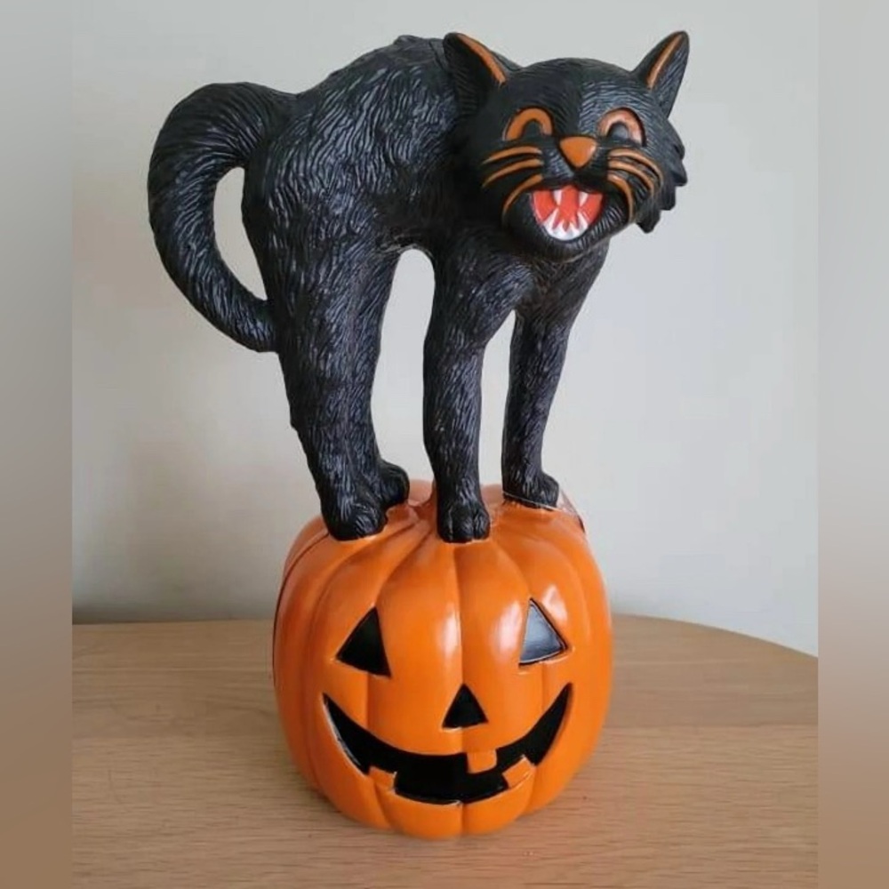 Haunted Halloween Scary Black Cat on Jack-O-Lantern Pumpkin Resin Figurine 8” - Picture 2 of 6